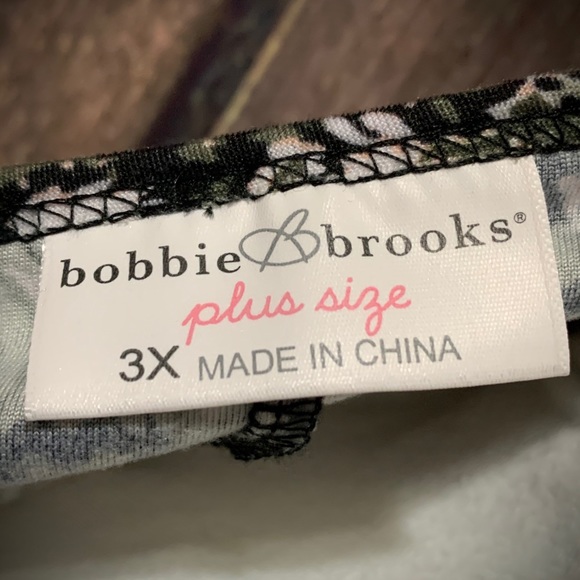 Keyhole Neck Top - Picture 4 of 4